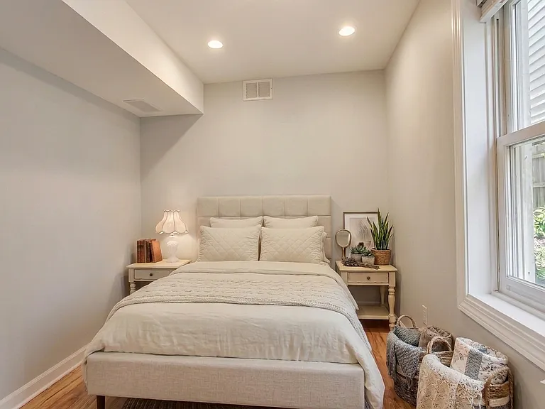 1831 W Fletcher St #1 — Photo 6
