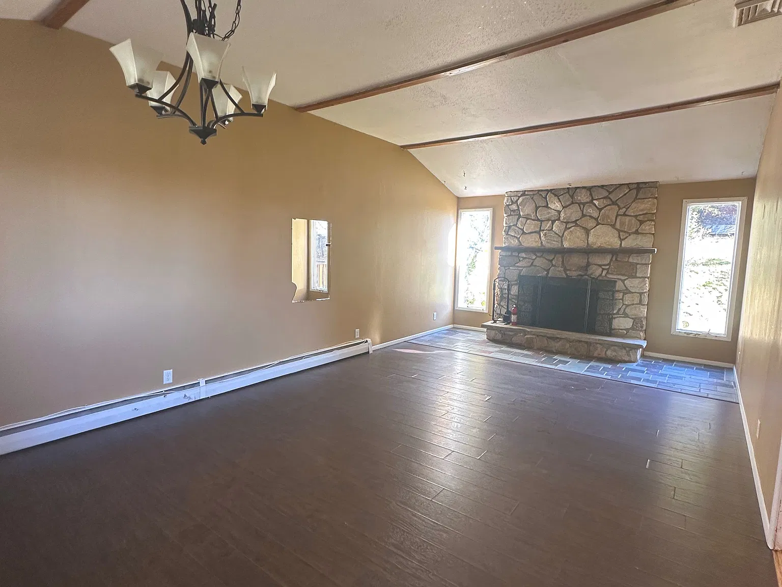 4 bed, $2,750 — Photo 2