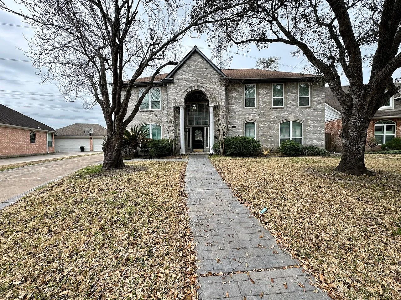 4 bed, 3.5 bath, 3325 sqft, $2,300 — Photo 1