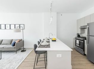 900 W Van Buren St #716, Chicago, IL 60607