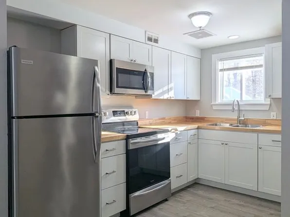 Monmouth Village Apartments LLC (Pine Ridge Estates), 293 Blue Rd APT 16, Monmouth, ME 04259
