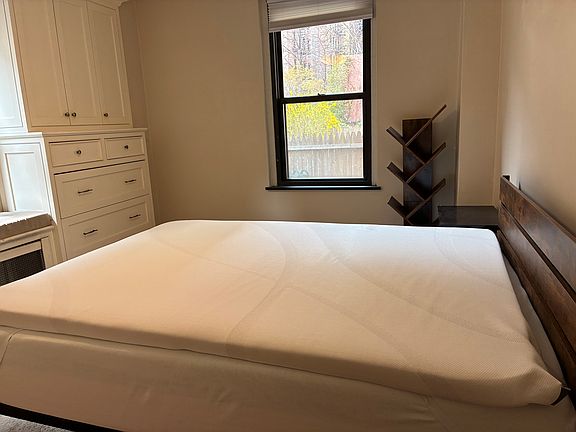 5th image of 240 E 79th St #D