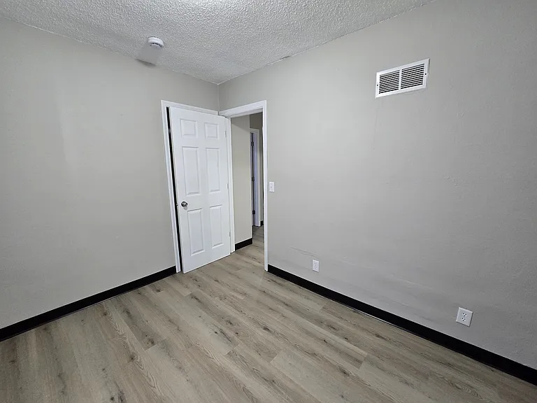1125 N Barclay St — Photo 13
