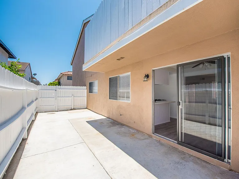 7282 La Mancha Cir — Photo 24