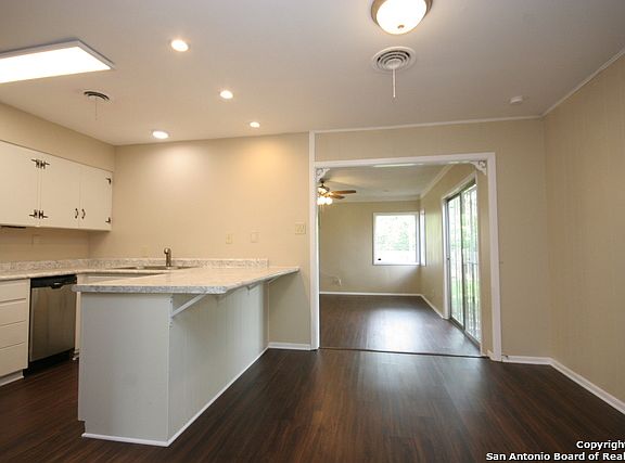 4th image of 3751 Crossette Dr
