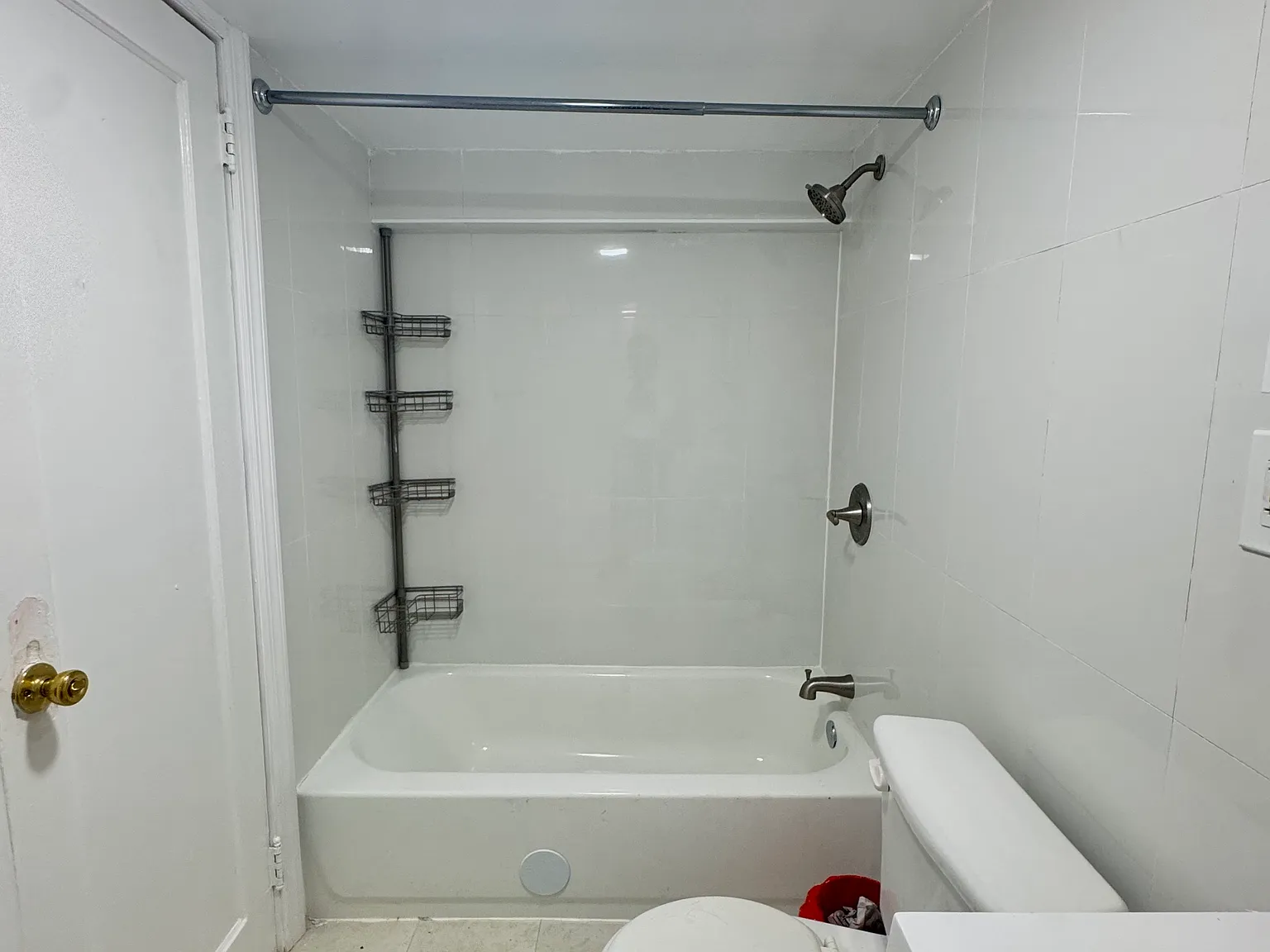 3 bed, 1300 sqft, $2,100 — Photo 3