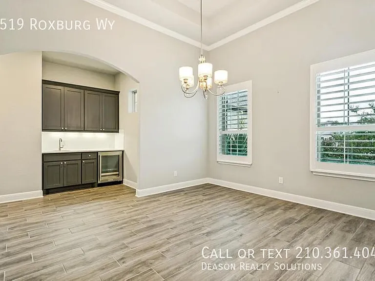 1519 Roxburg Way — Photo 6