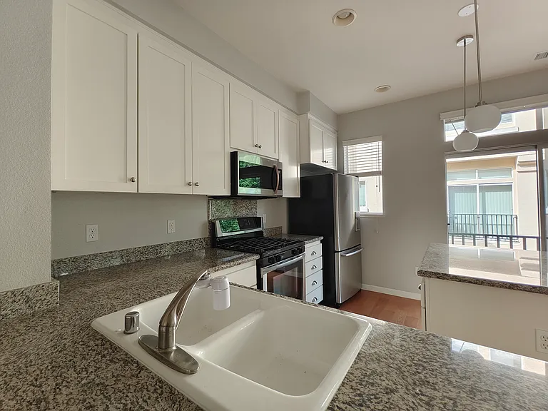 171 Bel Air Ct — Photo 8