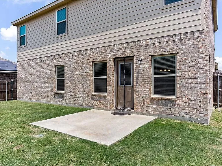 1402 Bent Grass Dr — Photo 32