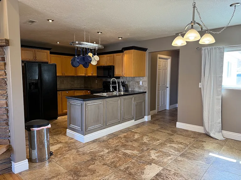 215 W Mill Rd — Photo 6