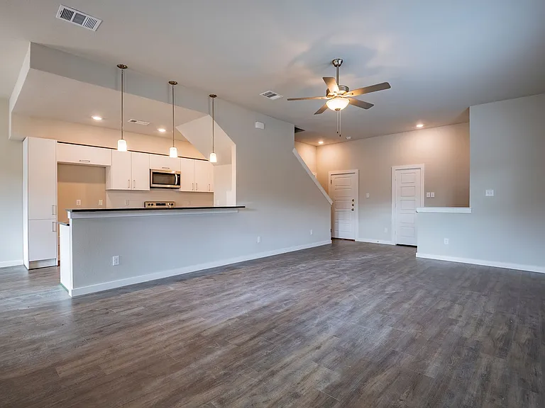 644 Wheatfield Dr — Photo 6
