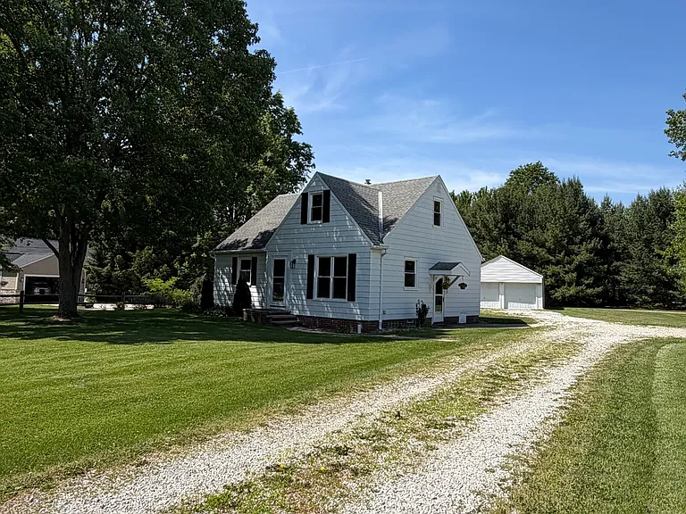 22488 Westwood Dr — Photo 2