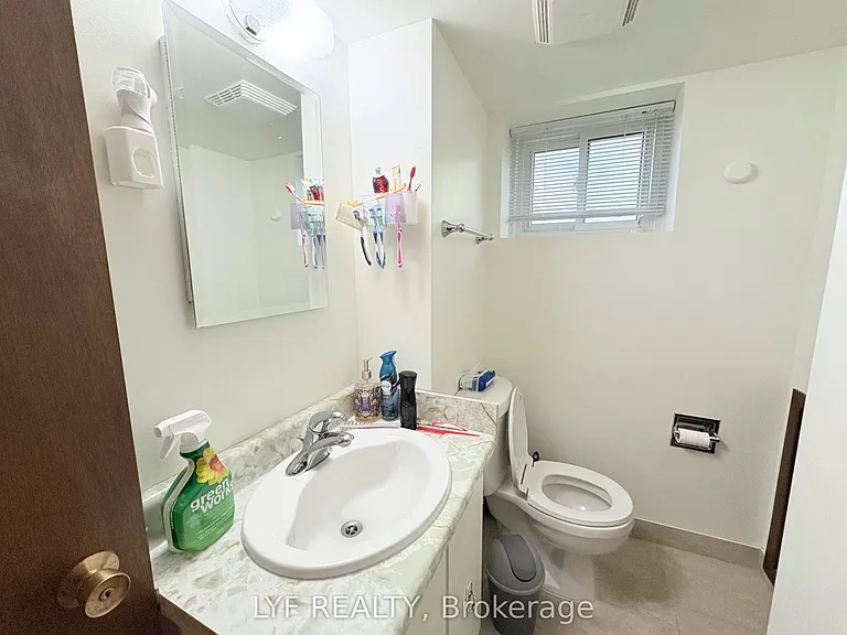 6 Thorn Ln #4 — Photo 8
