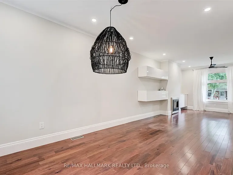584 Logan Ave — Photo 7