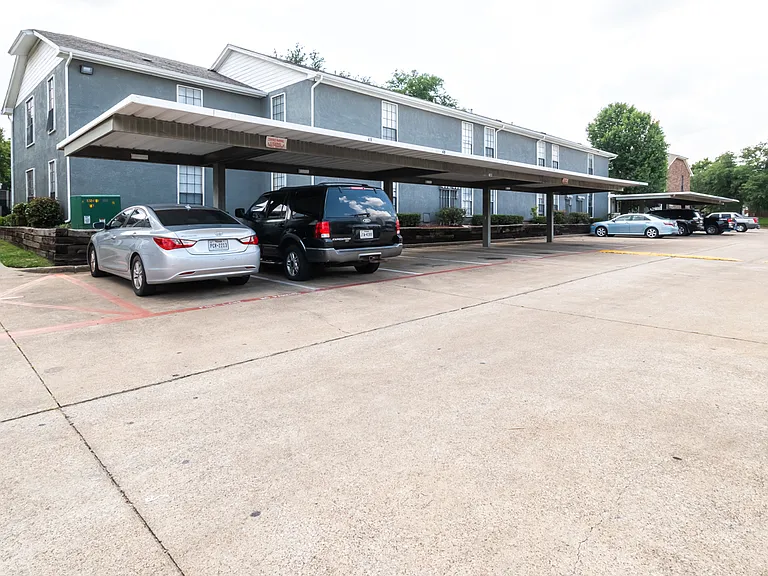 Crossings at Irving Apartments — Photo 25
