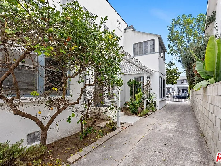 729 Crenshaw Blvd — Photo 2
