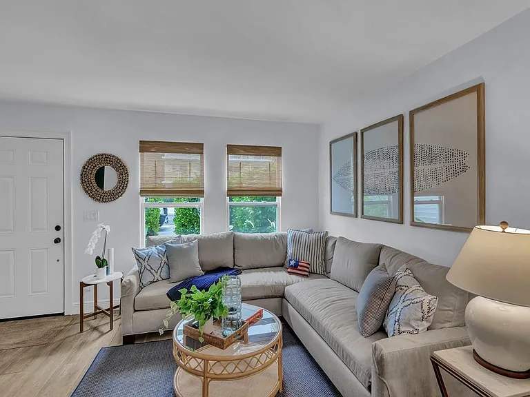 824 Dahlia Ln — Photo 5