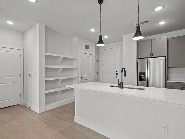 Eastpoint Apartments — Photo 13
