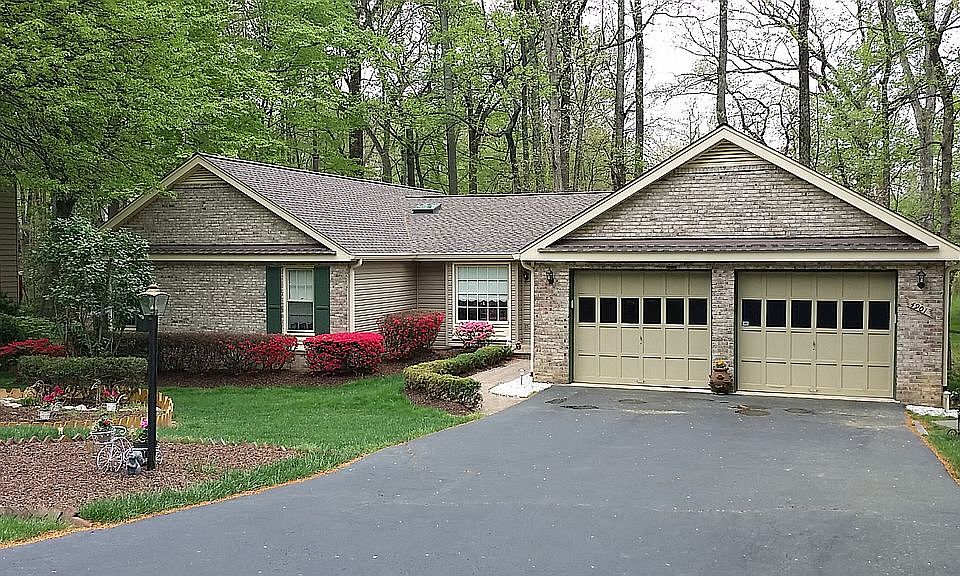 1st image of 4901 Oakcrest Dr