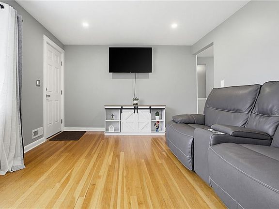 2nd image of 5 Shady Ln