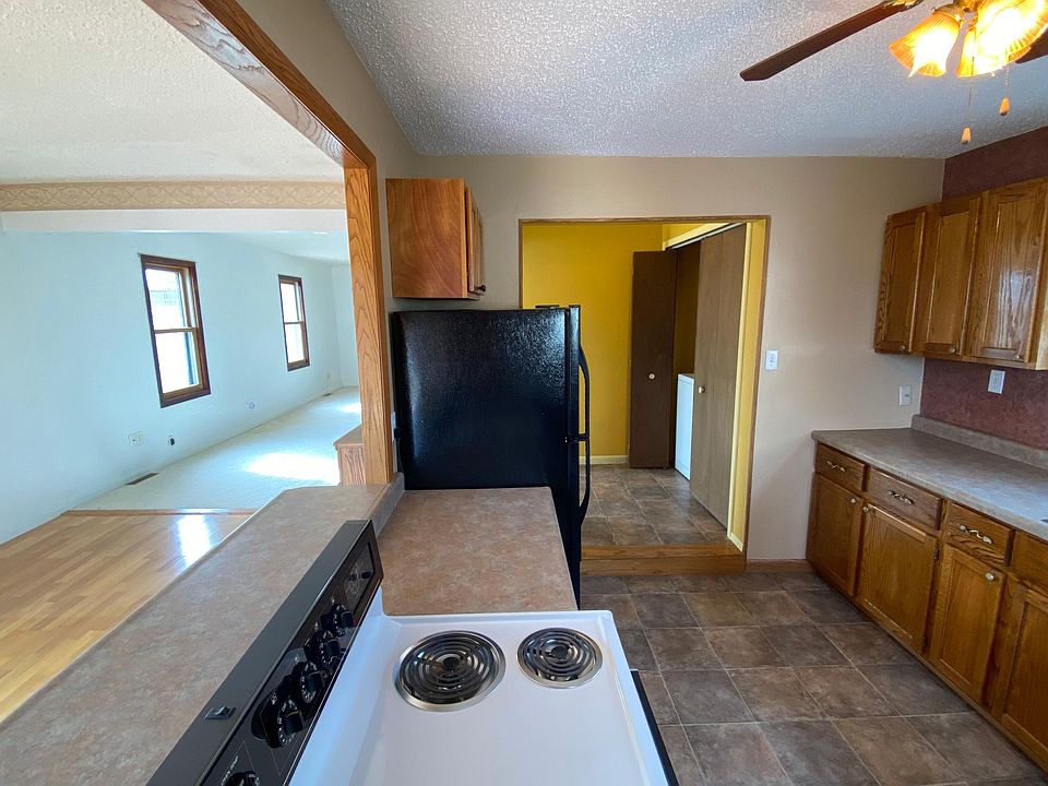 808 N Duff St Mitchell SD 57301 Zillow