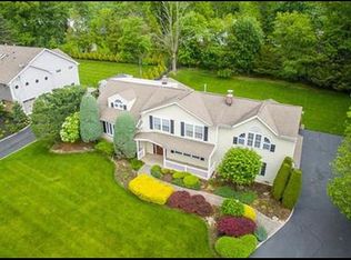 9 Bradford Rd, Edison, NJ 08820