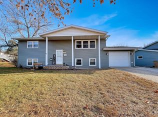 118 25th St NW, Minot, ND 58703