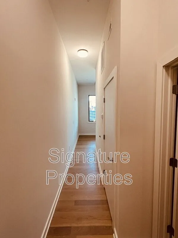 1 bed, 1.0 bath, 500 sqft, $999 — Photo 3