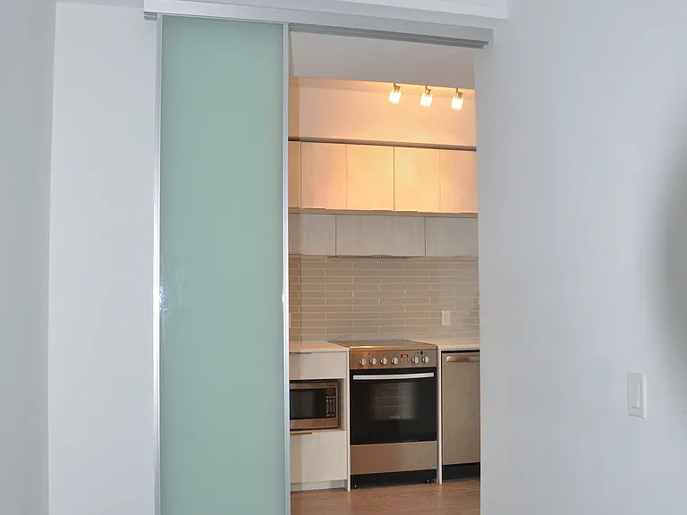 181 Dundas St E #2615 — Photo 4