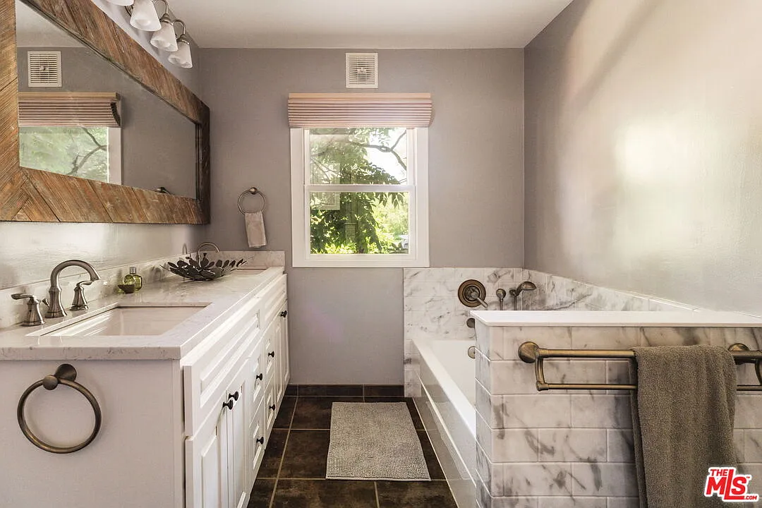 5 bed, 4.0 bath, 3301 sqft, $10,000 — Photo 3
