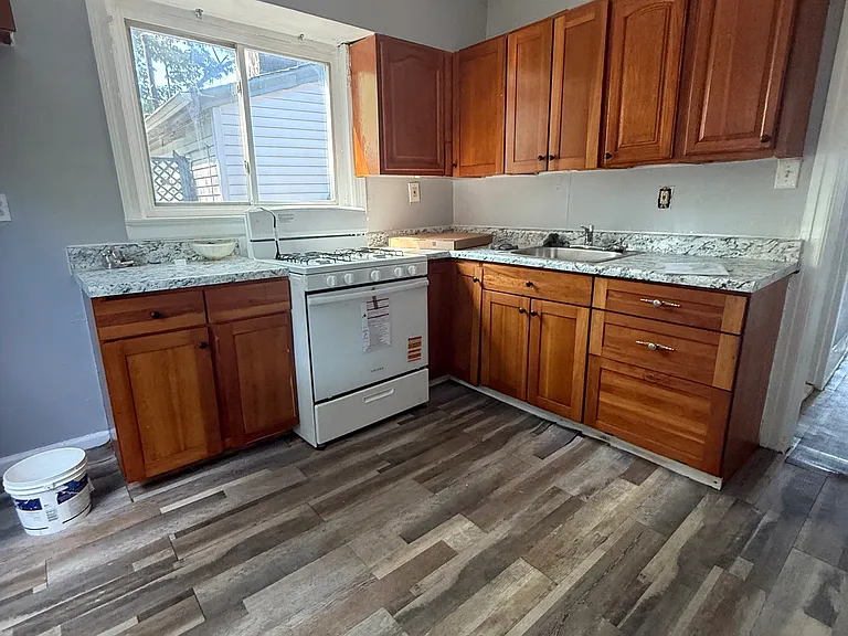 32 Finlay Pl #2L — Photo 2