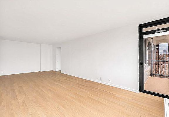 3rd image of 124 W 60th St APT 25A