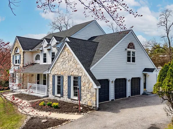 3012 Peacock Dr, Norristown, PA 19403