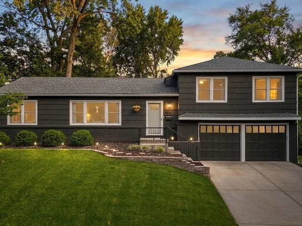 5812 W 101st Ter, Overland Park, KS 66207
