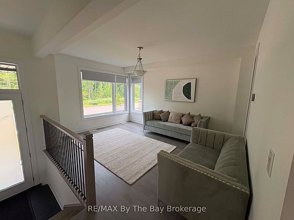 3rd image of 218 Mapleside Dr