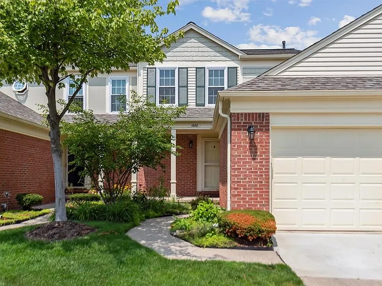1688 Christopher Dr — Photo 1