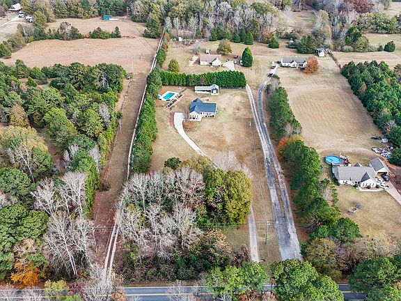 3rd image of 1801 Stroud Rd