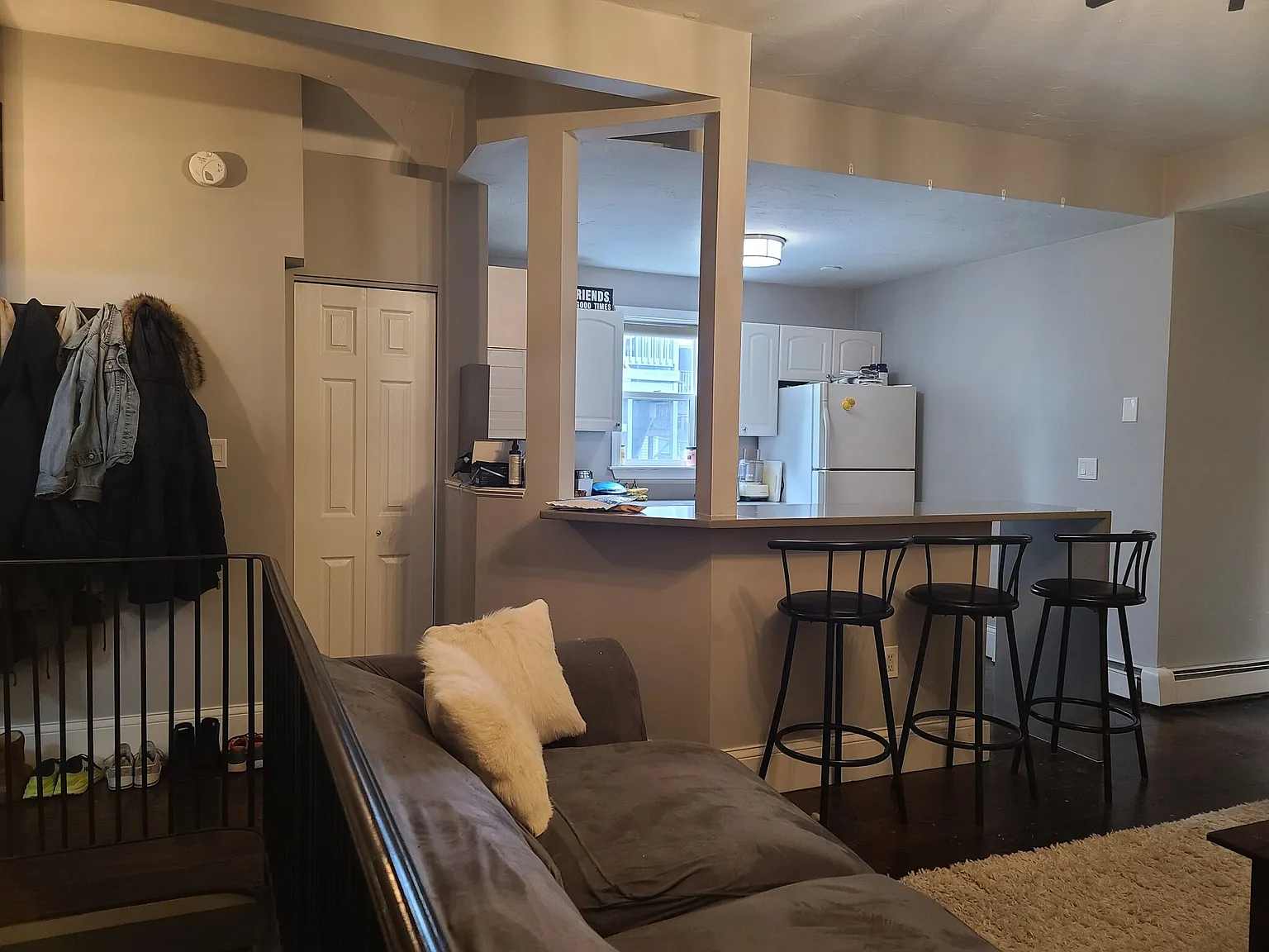 3 bed, 1.0 bath, 1200 sqft, $4,000 — Photo 4