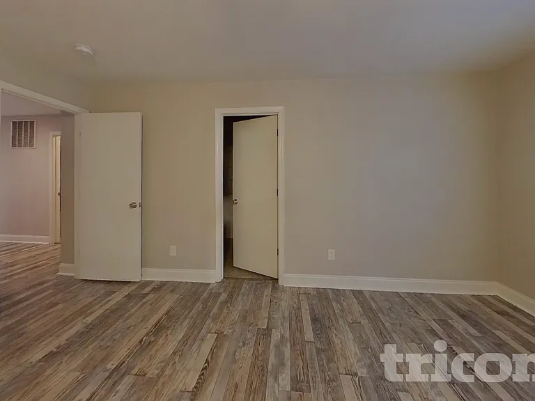 451 Presidents Ct — Photo 7