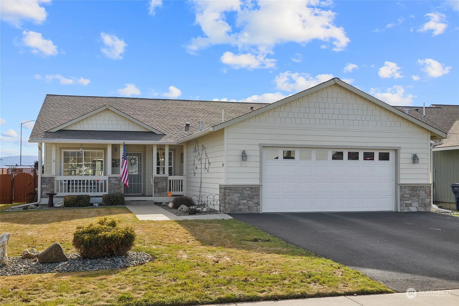 2102 W Clearview Drive photo 1