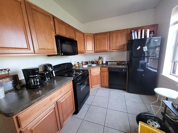 4th image of 3406 W Cortland St #2