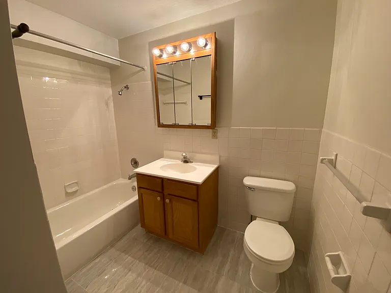 2601 Garfield Ave #308 — Photo 5