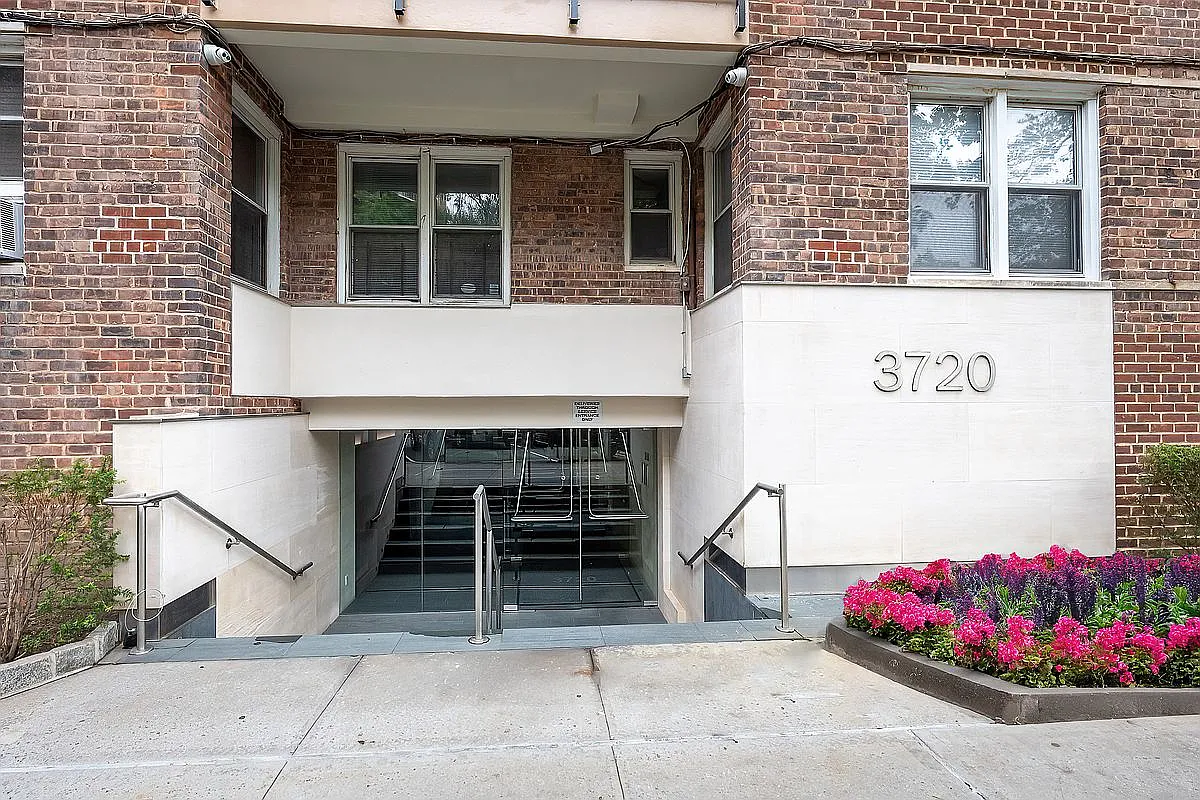 3720 Independence Ave APT 3D photo 1