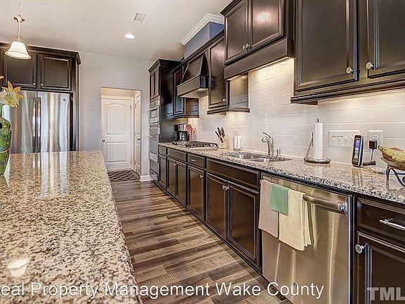 5th image of 128 Acorn Hollow Pl
