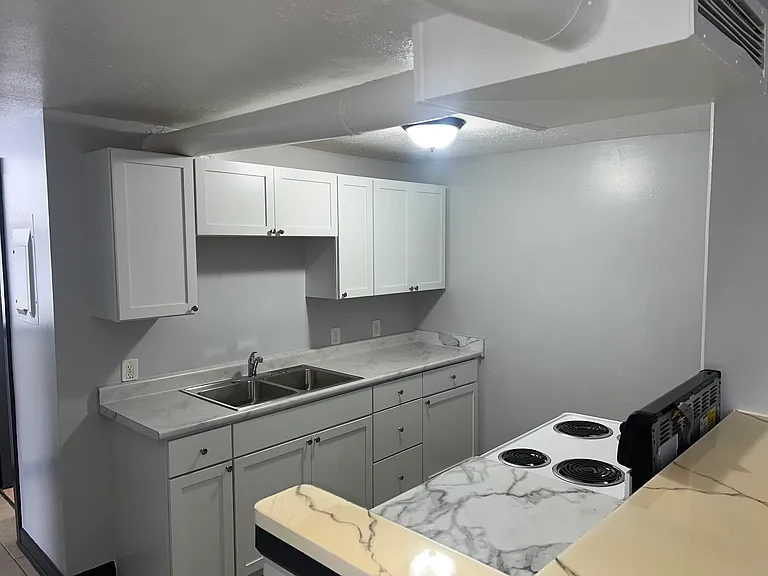 2105 W Lapham St — Photo 3