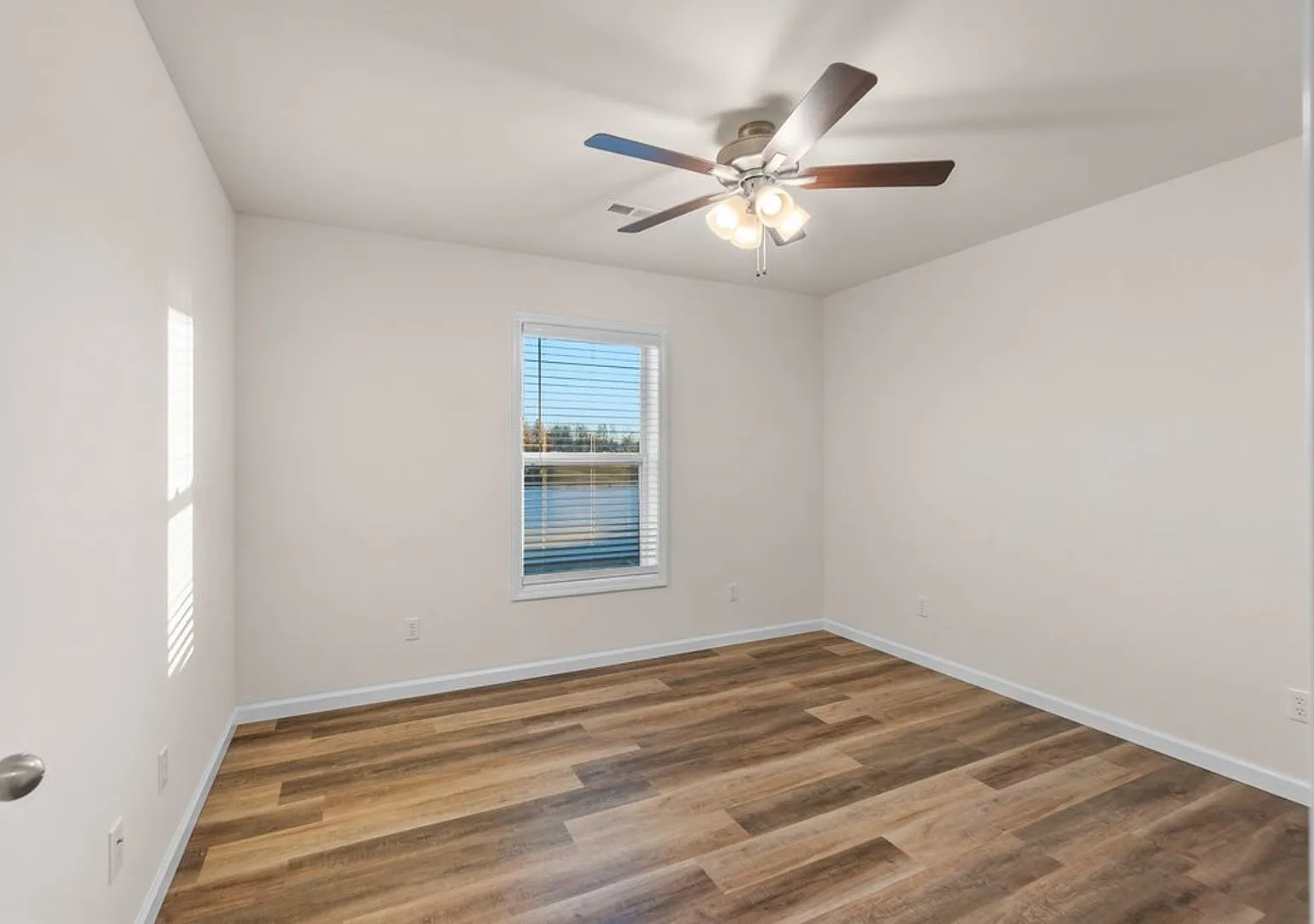 Highland Point Dr 759 — Photo 4