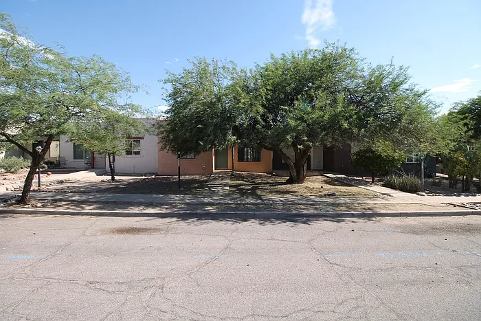 8838 E Arbor St — Photo 2