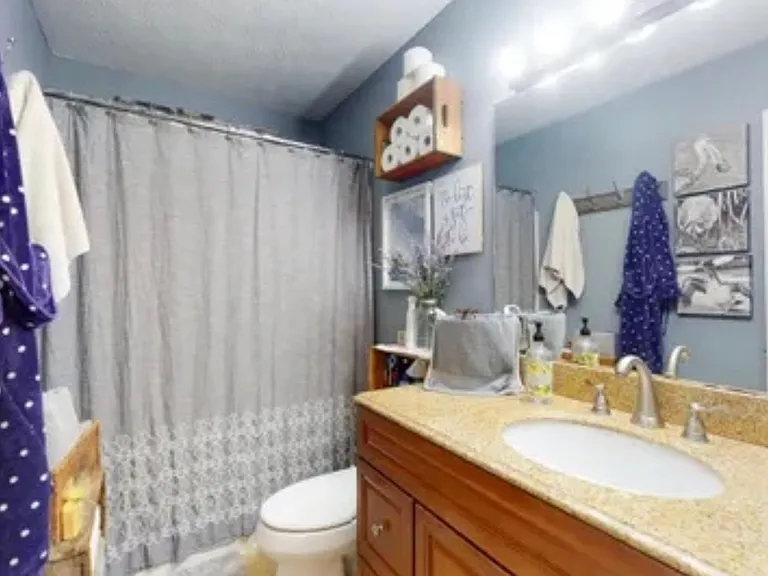 670 Shadywood Ln — Photo 15
