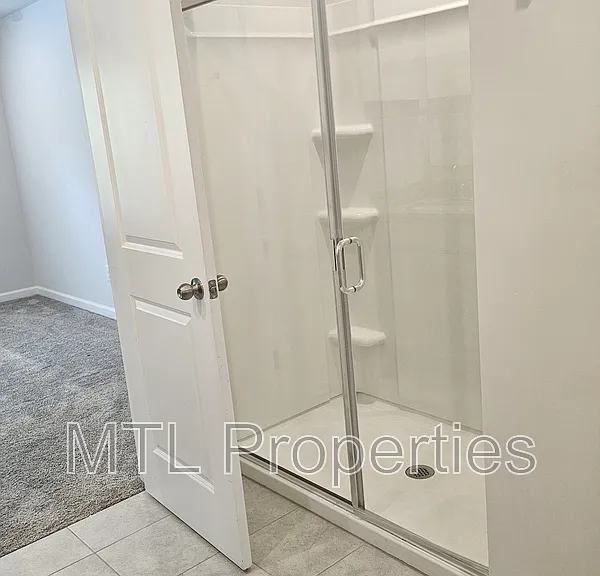 195 Bezelle Ave — Photo 6
