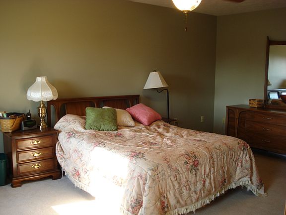 5th image of 147 Joseph Blvd